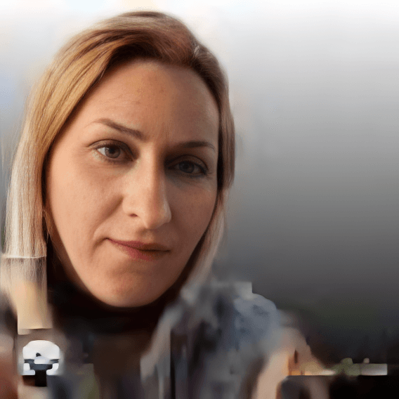 آذرا بهادری
